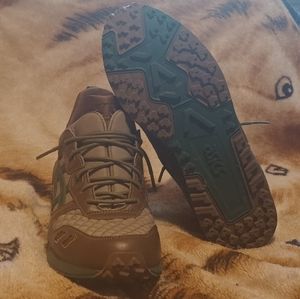 All condition sneaker